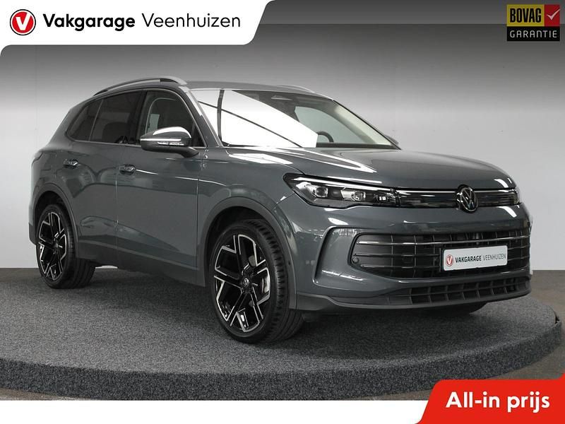 Grijs Gebruikt 2024 VW Tiguan Edition SUV | € 41.450 (Super prijs) - Afbeelding 1/4
