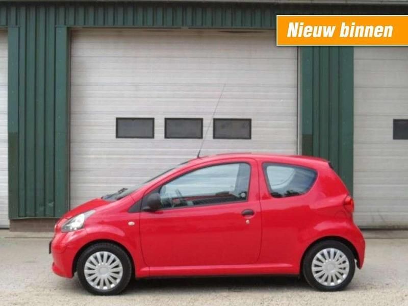 Rood Gebruikt 2006 Toyota Aygo Hatchback | € 1.950 (Goede deal) - Afbeelding 1/4