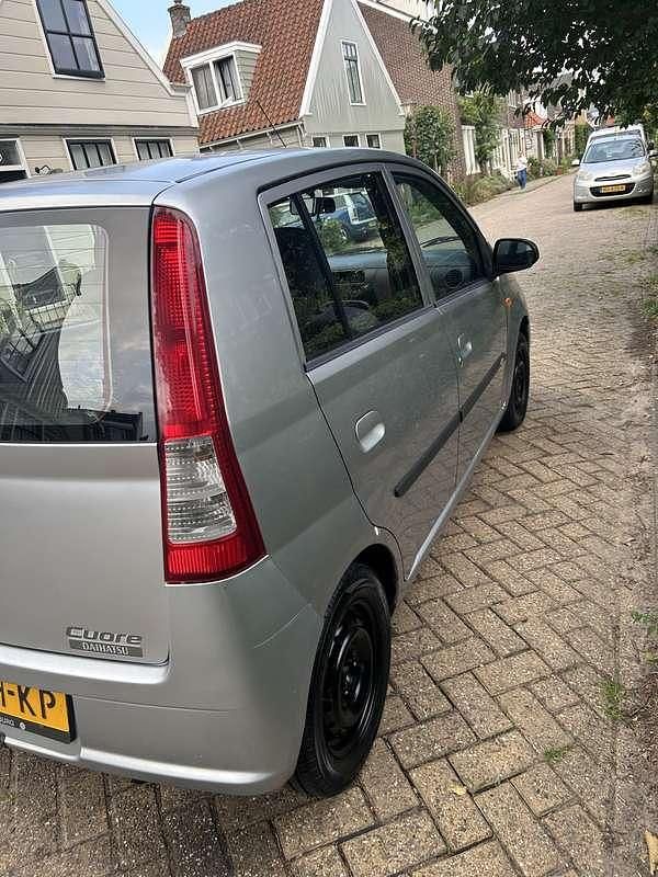 Grijs Gebruikt 2006 Daihatsu Cuore Hatchback | € 1.300 (Eerlijke prijs) - Afbeelding 1/4