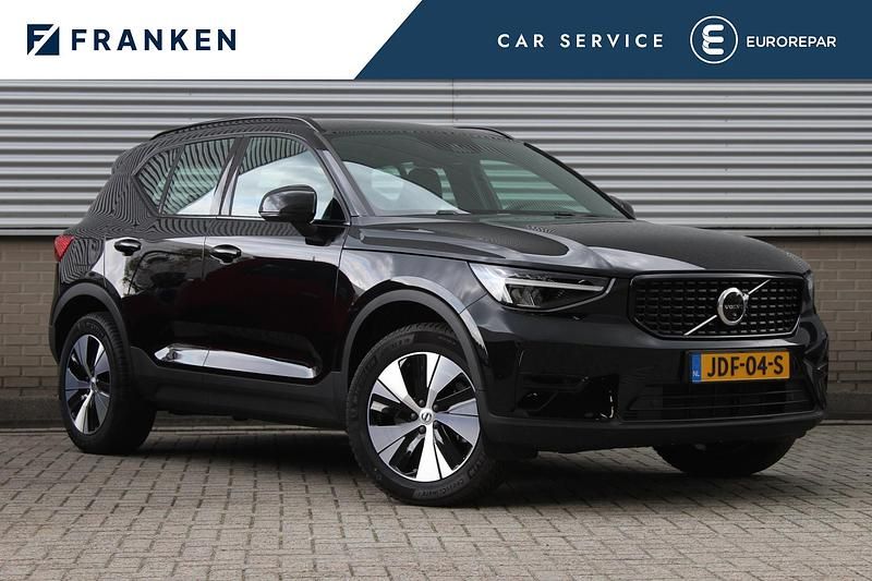 Zwart Gebruikt 2023 Volvo XC40 Plus SUV | € 43.495 (Eerlijke prijs) - Afbeelding 1/4