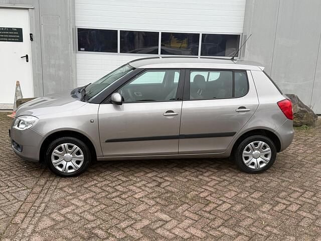 Beige Gebruikt 2009 Skoda Fabia Ambiente Hatchback | € 3.450 (Eerlijke prijs) - Afbeelding 1/4