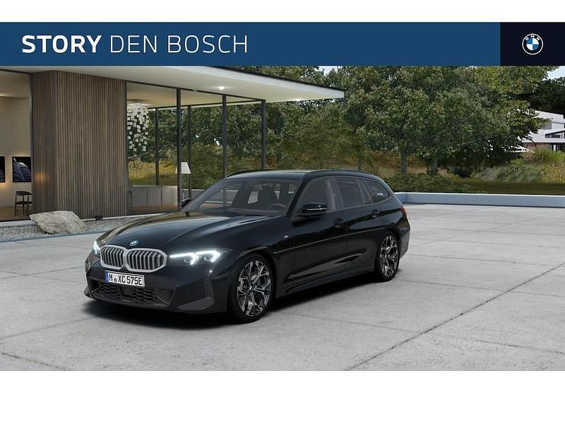 Zwart Nieuw 2025 BMW 330e M Sport Stationwagen | € 63.771 - Afbeelding 1/4