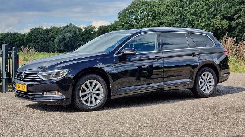 Zwart Gebruikt 2017 VW Passat Stationwagen | € 15.950 (Goede deal) - Afbeelding 1/4