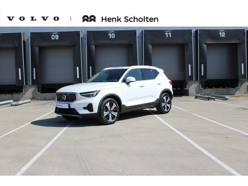 Wit Gebruikt 2023 Volvo XC40 Inscription SUV | € 46.950 (Duur) - Afbeelding 1/4