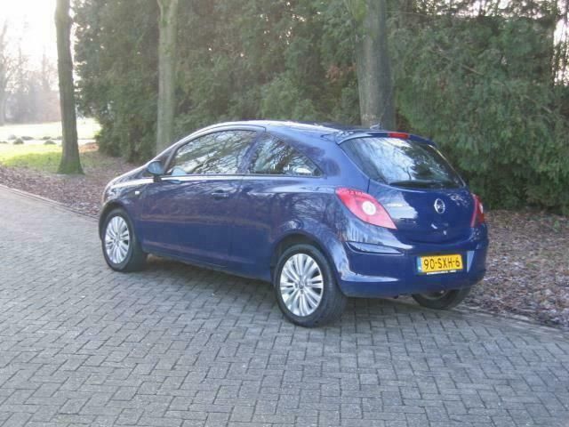 Occasion Opel Corsa Edition 83 PK (61 kW) 2011 Blauw Hatchback