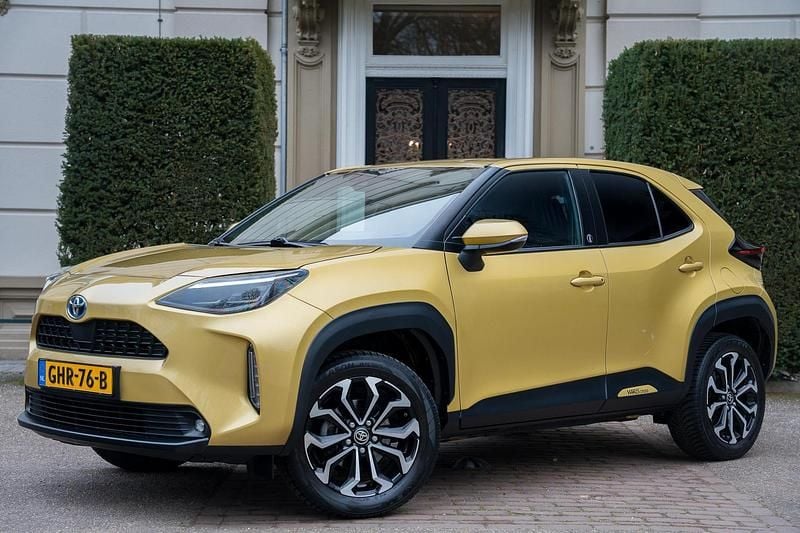 Geel Occasion 2024 Toyota Yaris Cross SUV | € 23.440 (Super prijs) - Afbeelding 1/4