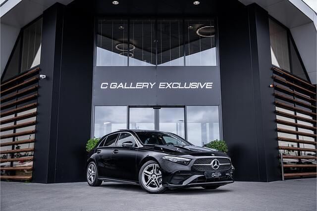 Zwart Gebruikt 2024 Mercedes A180 AMG line Hatchback | € 37.895 (Duur) - Afbeelding 1/4