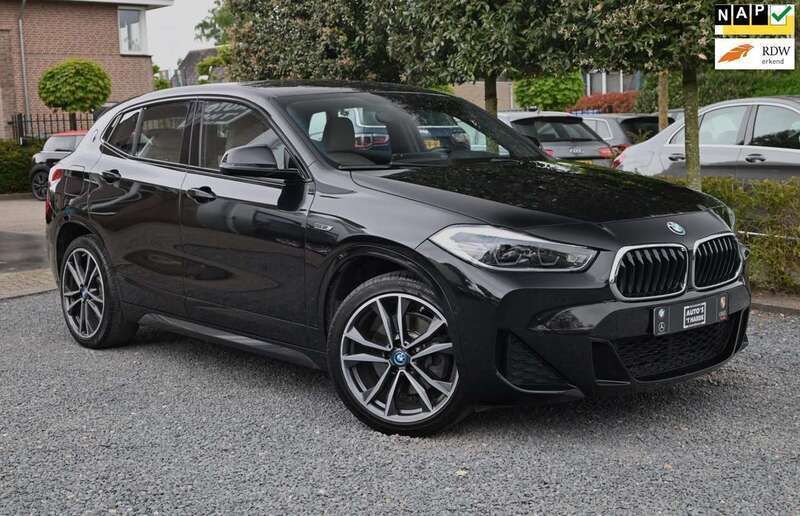 Zwart Gebruikt 2022 BMW 220 Executive SUV | € 29.950 - Afbeelding 1/4