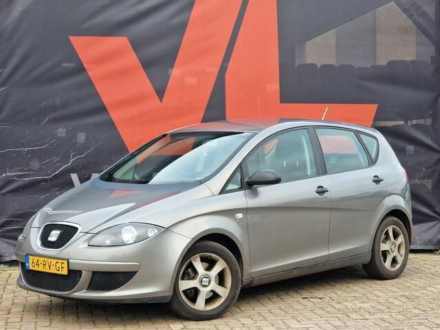 Grijs, metallic lak Gebruikt 2005 Seat Altea Reference MPV | € 1.448 (Eerlijke prijs) - Afbeelding 1/4