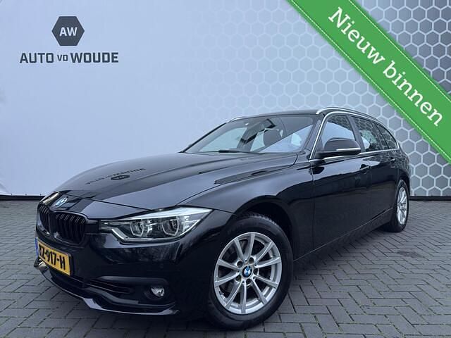Zwart Gebruikt 2017 BMW 318 Executive Stationwagen | € 14.950 (Eerlijke prijs) - Afbeelding 1/4