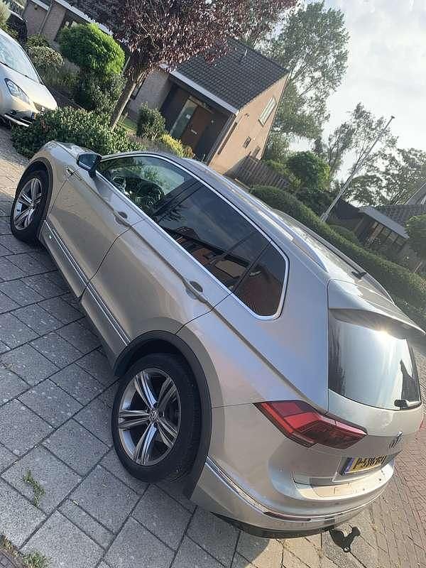 Grijs Gebruikt 2017 VW Tiguan R-line SUV | € 21.950 (Goede deal) - Afbeelding 1/4