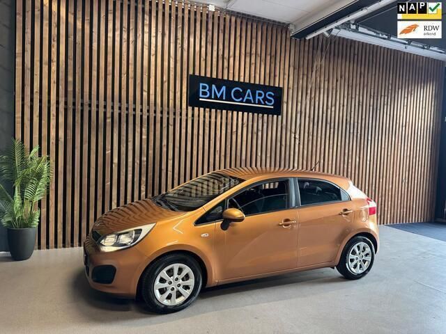 Geel Gebruikt 2012 Kia Rio Comfort Hatchback | € 6.195 (Eerlijke prijs) - Afbeelding 1/4