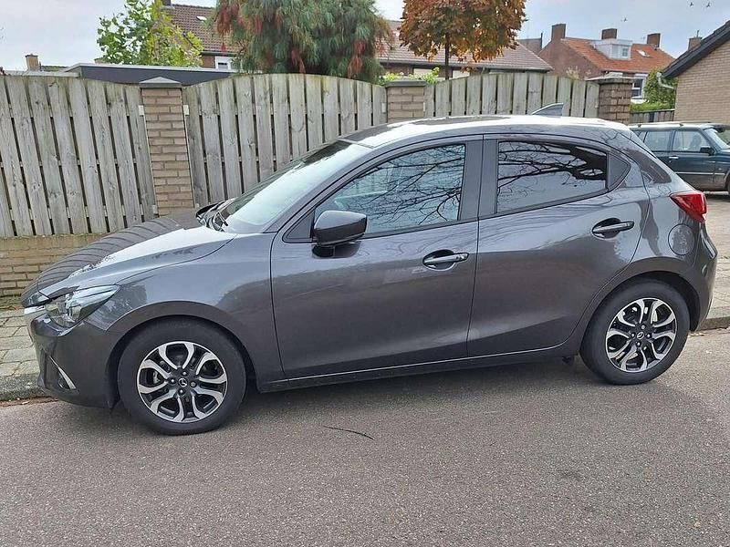 Grijs Gebruikt 2018 Mazda 2 Hatchback | € 15.300 (Goede deal) - Afbeelding 1/4