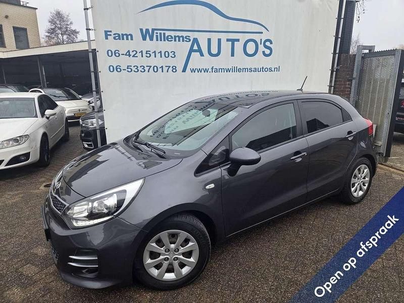 Grijs Occasion 2015 Kia Rio Hatchback | € 7.474 (Eerlijke prijs) - Afbeelding 1/4