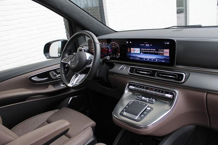 Occasion Mercedes V300 Exclusive 241 PK (177 kW) 2024 Zwart (metallic) MPV