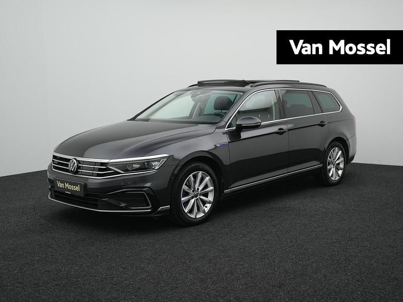 Grijs Gebruikt 2022 VW Passat Business Stationwagen | € 27.900 (Eerlijke prijs) - Afbeelding 1/4
