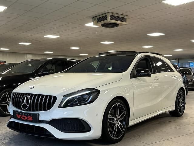 Wit Gebruikt 2017 Mercedes A180 AMG line Hatchback | € 16.900 (Eerlijke prijs) - Afbeelding 1/4