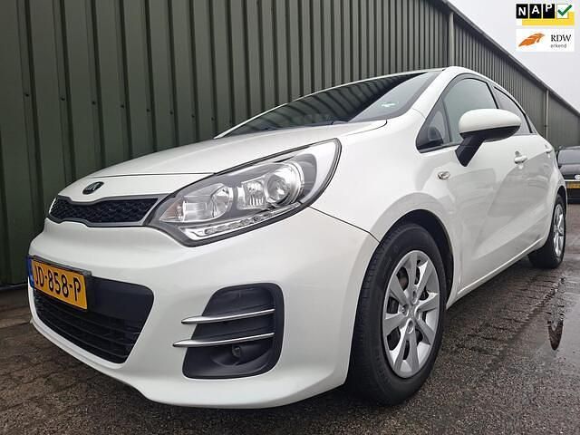 Wit Occasion 2016 Kia Rio Hatchback | € 5.600 (Eerlijke prijs) - Afbeelding 1/4