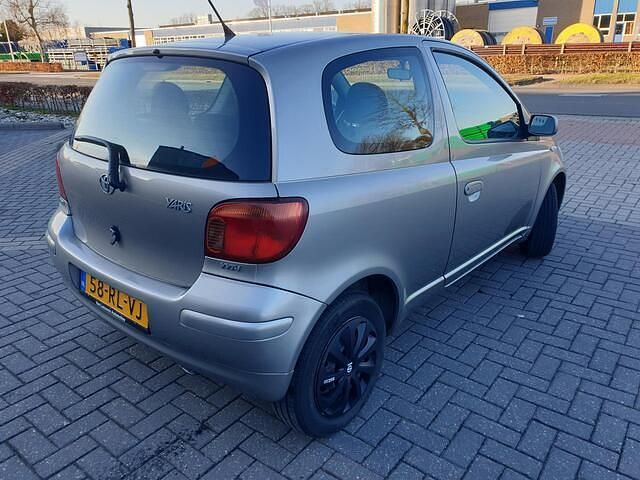 Occasion Toyota Yaris 87 PK (63 kW) 2005 Grijs Hatchback