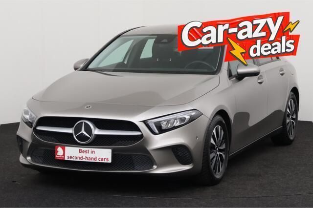 Grijs Gebruikt 2020 Mercedes A180 Sedan | € 22.295 (Goede deal) - Afbeelding 1/4