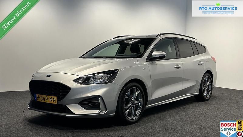Grijs Gebruikt 2020 Ford Focus Business Edition Stationwagen | € 999.999 - Afbeelding 1/4