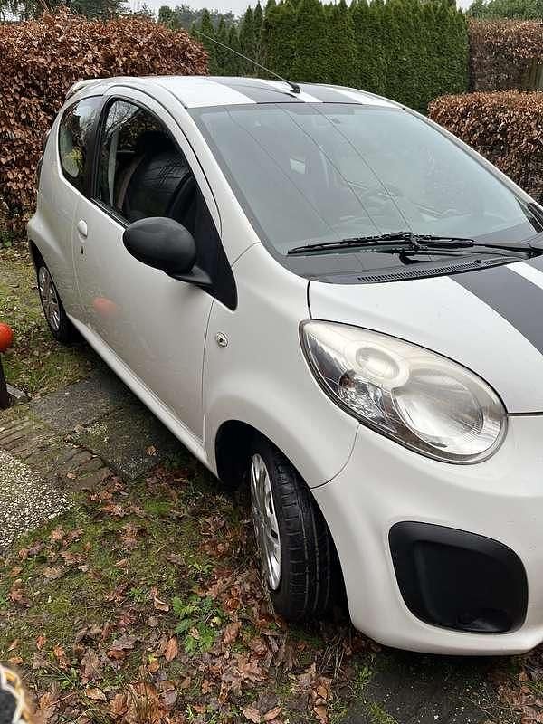 Wit Occasion 2014 Citroën C1 Attraction Hatchback | € 2.000 (Goede deal) - Afbeelding 1/4