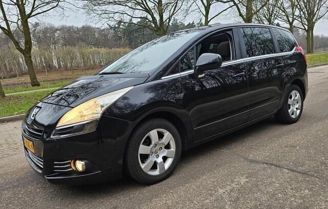 Zwart Gebruikt 2011 Peugeot 5008 MPV | € 2.500 (Super prijs) - Afbeelding 1/4