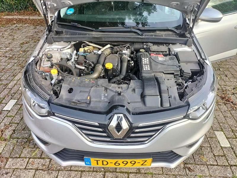 Zilver Gebruikt 2018 Renault Mégane GrandTour Bose Edition Stationwagen | € 7.000 (Super prijs) - Afbeelding 1/4