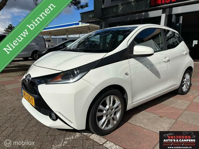 Wit Gebruikt 2017 Toyota Aygo X-clusiv Hatchback | € 7.950 (Eerlijke prijs) - Afbeelding 1/4