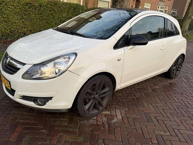 Wit Occasion 2008 Opel Corsa Cosmo MPV | € 2.200 (Eerlijke prijs) - Afbeelding 1/4