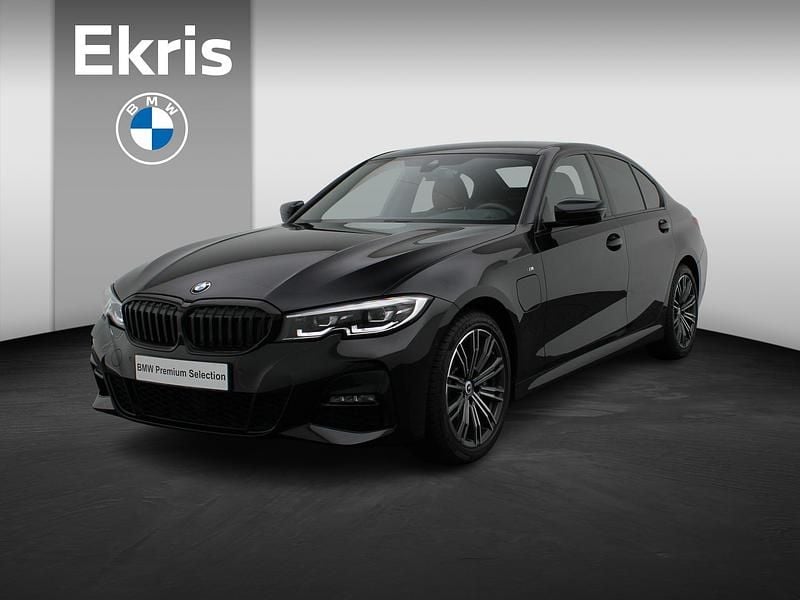 Zwart Gebruikt 2019 BMW 330e Executive Sedan | € 31.950 (Duur) - Afbeelding 1/4