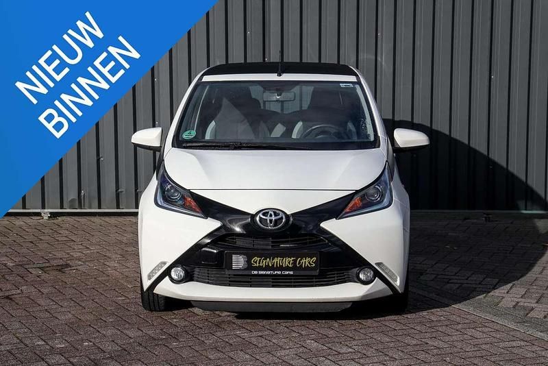 Gebruikt 2016 Toyota Aygo X-wave Hatchback | € 9.250 (Eerlijke prijs) - Afbeelding 1/4