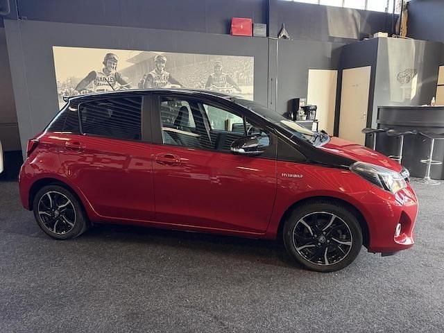 Occasion Toyota Yaris Hybrid 2016 Rood Hatchback
