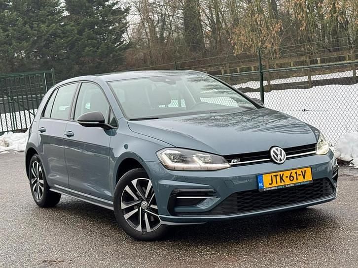 Blauw Occasion 2019 VW Golf VII Highline Hatchback | € 16.950 (Super prijs) - Afbeelding 1/4