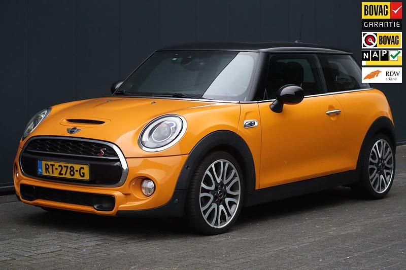 Oranje Gebruikt 2018 Mini Cooper S Business Hatchback | € 21.950 (Eerlijke prijs) - Afbeelding 1/4