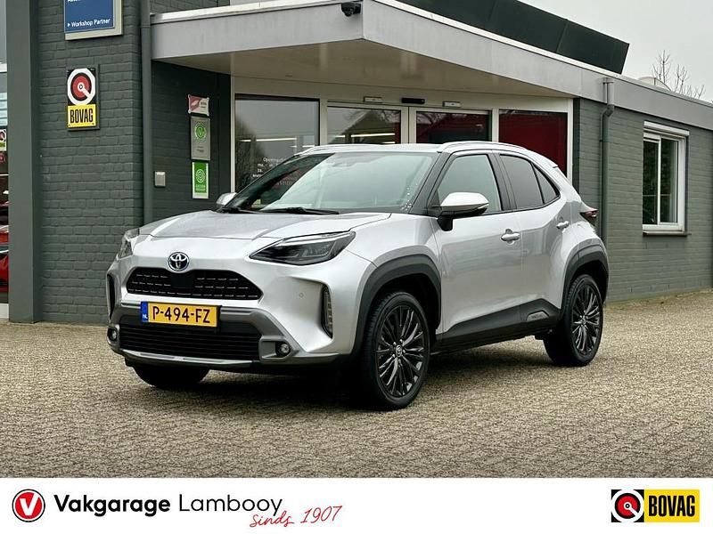 Grijs Occasion 2022 Toyota Yaris Cross SUV | € 27.950 (Eerlijke prijs) - Afbeelding 1/4