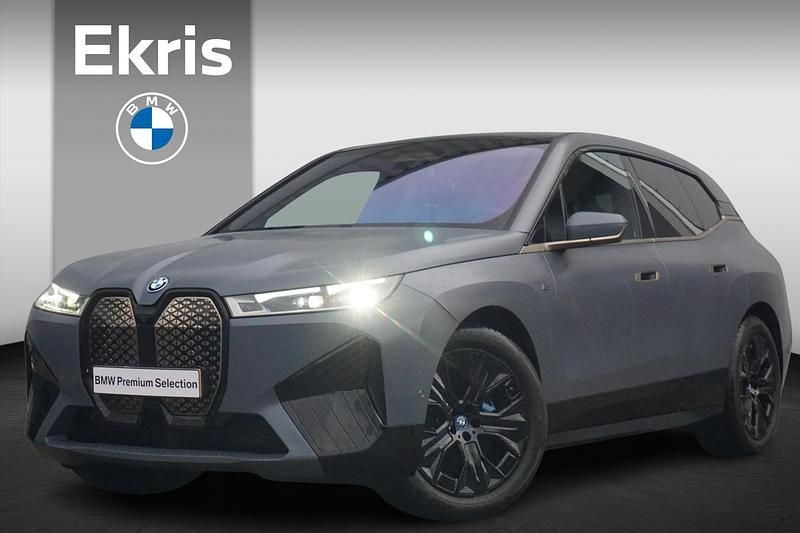 Grijs Occasion 2023 BMW iX Executive SUV | € 72.500 (Eerlijke prijs) - Afbeelding 1/4