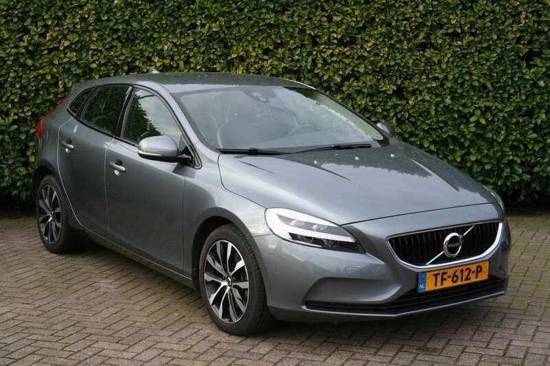 Grijs Gebruikt 2018 Volvo V40 Dynamic Stationwagen | € 21.500 (Eerlijke prijs) - Afbeelding 1/4