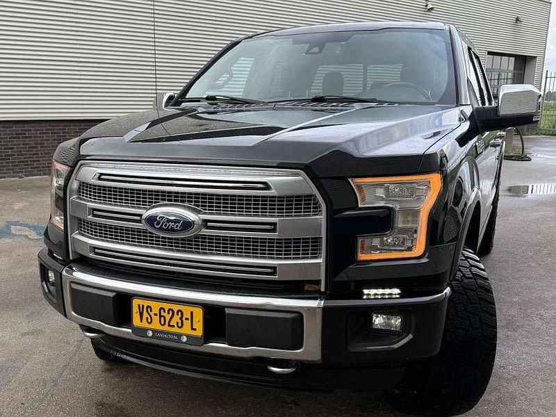 Zwart Gebruikt 2016 Ford F-150 Platinum Pickup | € 32.500 (Eerlijke prijs) - Afbeelding 1/4