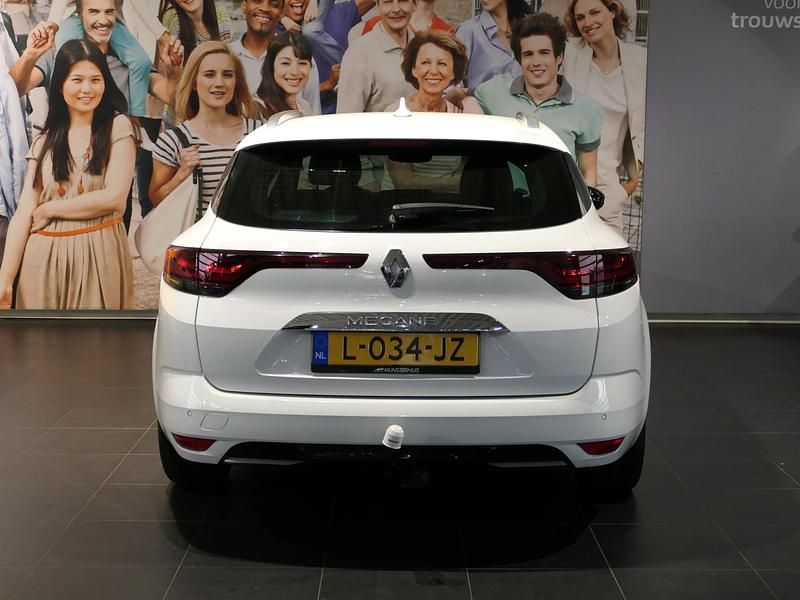 Occasion Renault Mégane GrandTour Intens 142 PK (104 kW) 2021 Licht wit Stationwagen