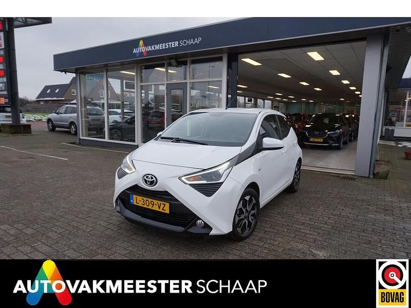 Wit Gebruikt 2021 Toyota Aygo Hatchback | € 11.950 (Eerlijke prijs) - Afbeelding 1/4