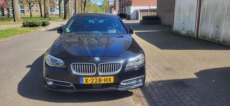 Zwart Gebruikt 2013 BMW 528 Executive Stationwagen | € 12.500 (Goede deal) - Afbeelding 1/4