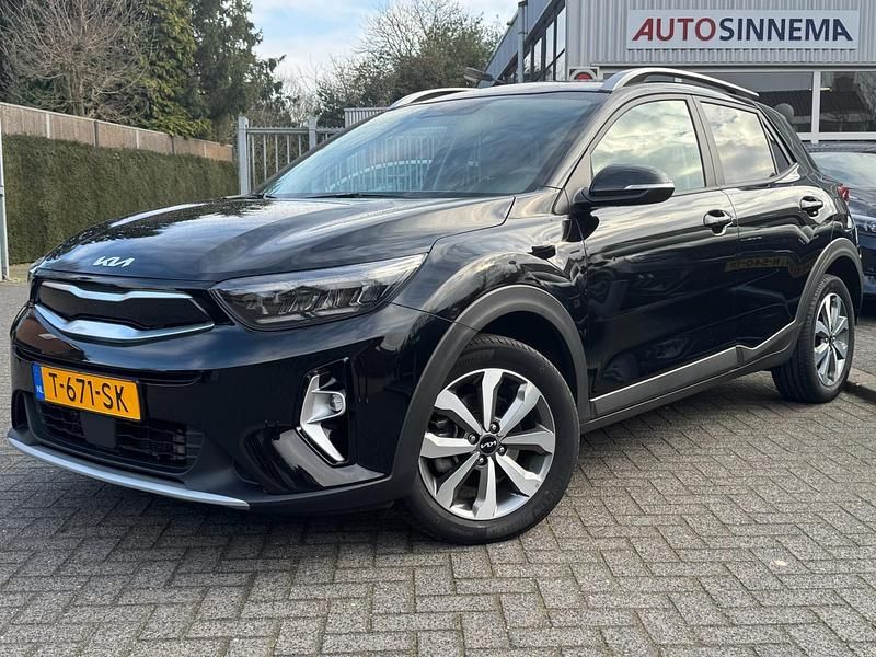 Zwart Occasion 2023 Kia Stonic SUV | € 19.949 (Eerlijke prijs) - Afbeelding 1/4