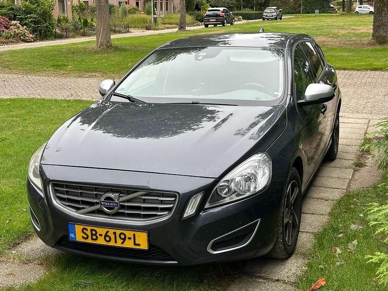 Grijs Gebruikt 2013 Volvo V60 Kinetic Stationwagen | € 4.999 (Goede deal) - Afbeelding 1/4