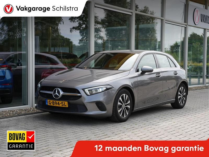 Grijs Gebruikt 2019 Mercedes A180 Business Hatchback | € 22.750 (Goede deal) - Afbeelding 1/3