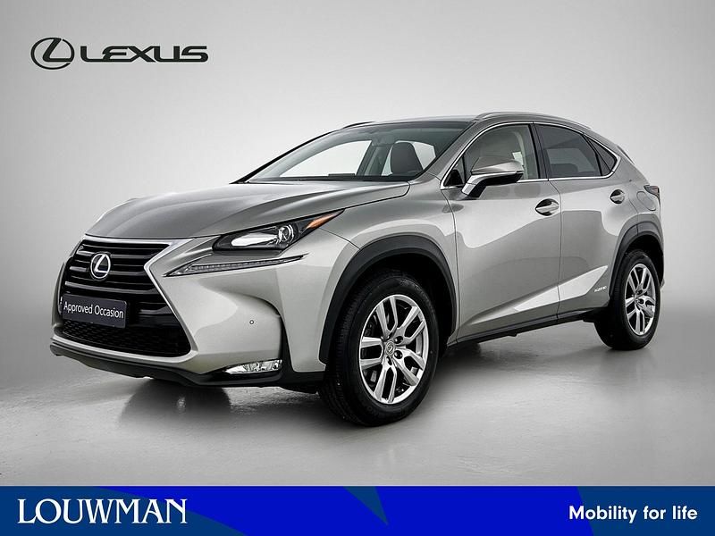 Zilver (metallic) Gebruikt 2015 Lexus NX300h Luxury Line SUV | € 29.950 (Eerlijke prijs) - Afbeelding 1/4