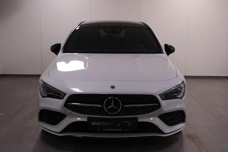 Occasion Mercedes CLA200 Shooting Brake AMG line 2022 Wit Stationwagen