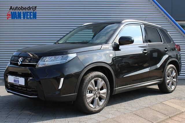 Zwart Gebruikt 2025 Suzuki Vitara SUV | € 28.945 (Eerlijke prijs) - Afbeelding 1/4