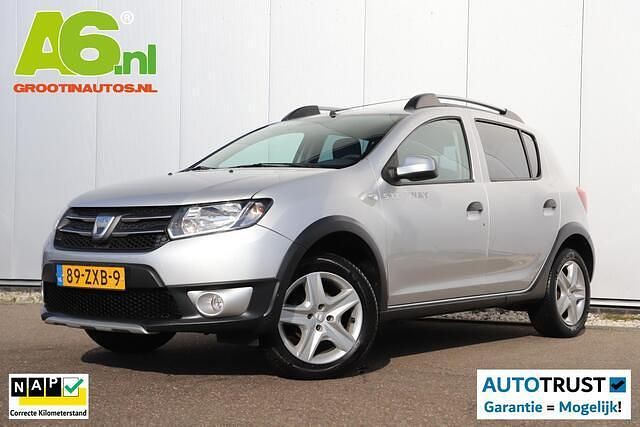 Gris platine d69 Gebruikt 2013 Dacia Sandero Lauréate Hatchback | € 5.900 (Eerlijke prijs) - Afbeelding 1/4