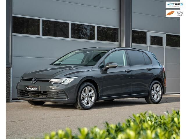 Grijs Gebruikt 2022 VW Golf VIII Business Hatchback | € 19.950 (Eerlijke prijs) - Afbeelding 1/4